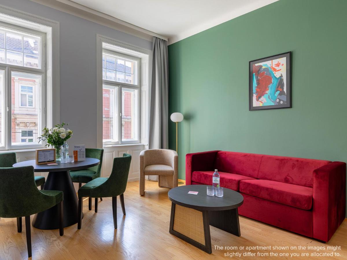 Large 1 Bedroom Apartment with Balcony
